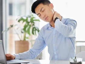 4 Signs You Should Visit a Physiotherapy Clinic in Singapore for Neck Pain