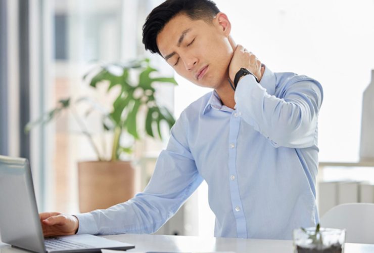 4 Signs You Should Visit a Physiotherapy Clinic in Singapore for Neck Pain