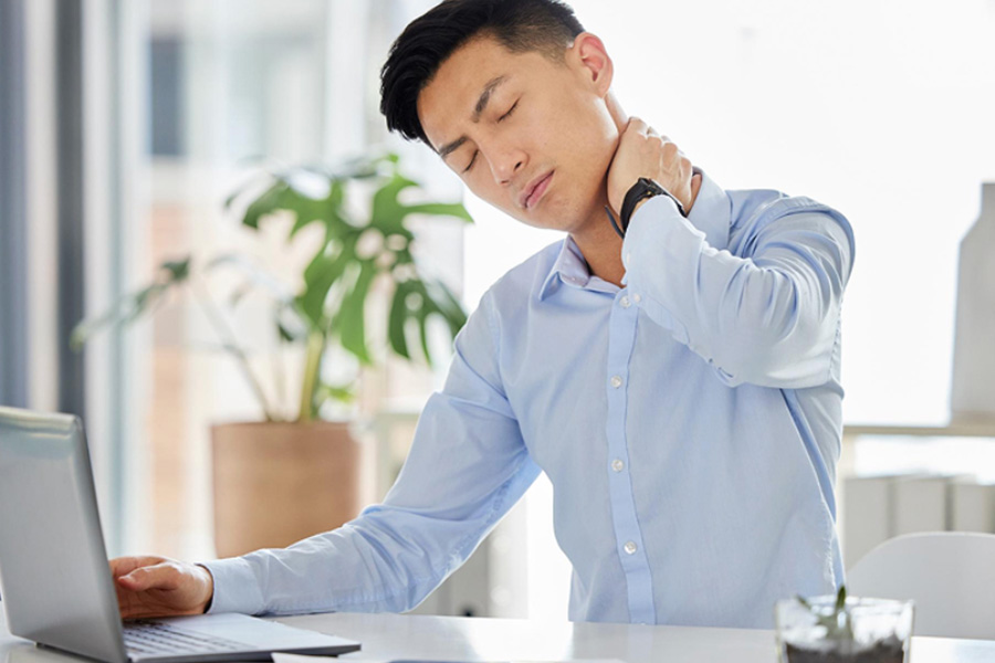 4 Signs You Should Visit a Physiotherapy Clinic in Singapore for Neck Pain